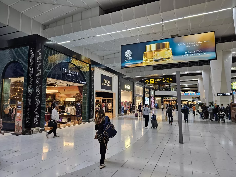 Tiendas, tránsito, terminal 3