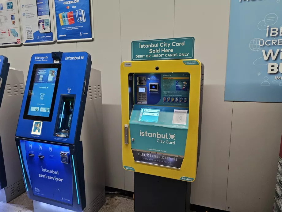 Máquina expendedora amarilla de billetes de un día y de varios días