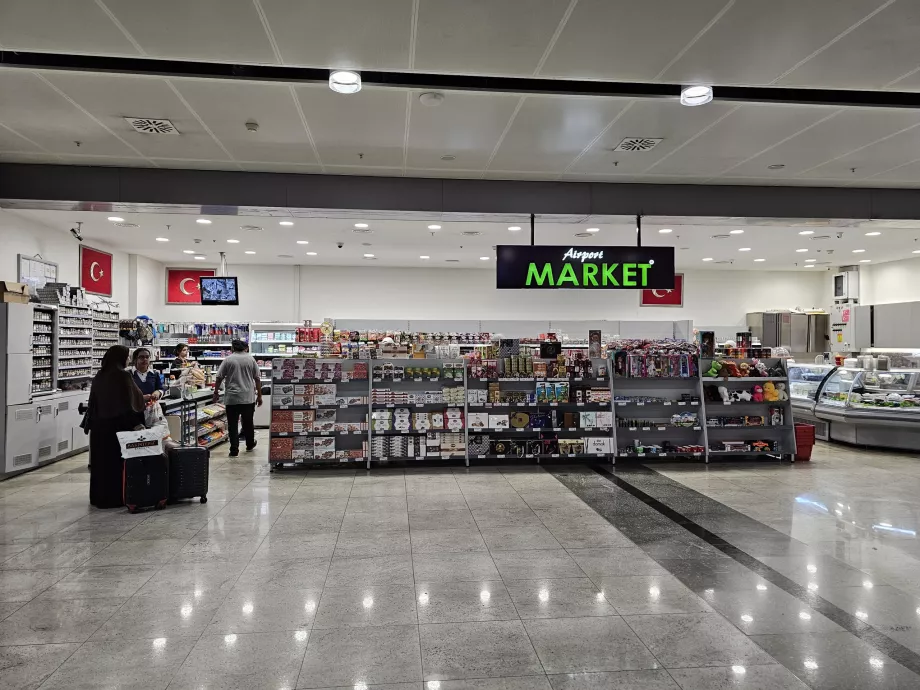 Supermercado en el vestíbulo de llegadas