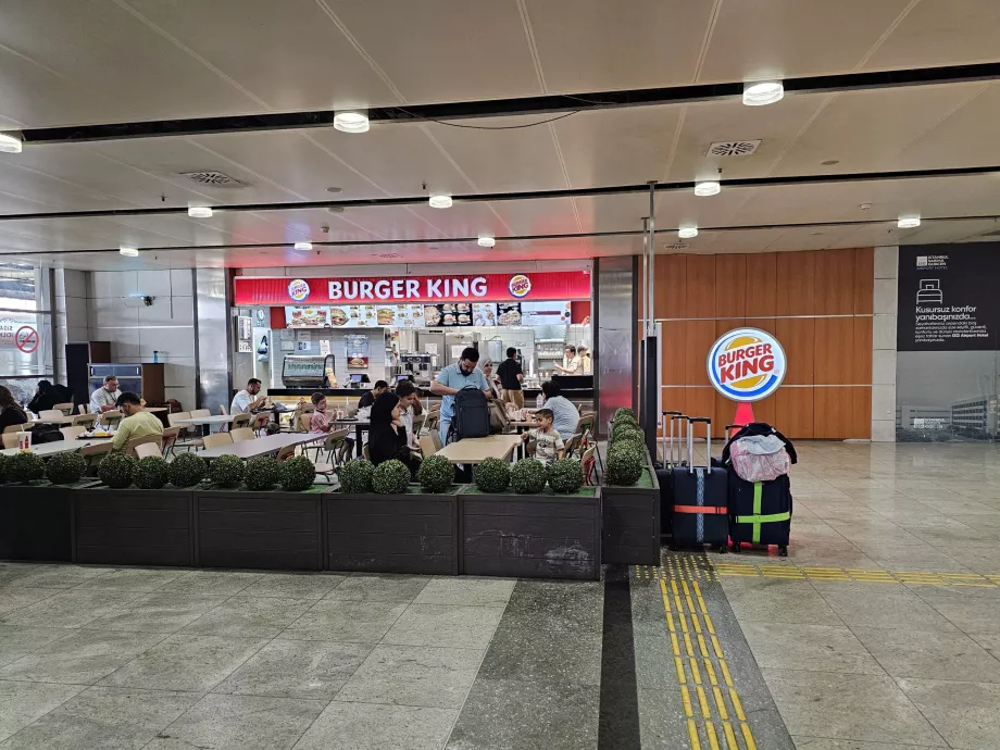 Burger King, zona pública de llegadas