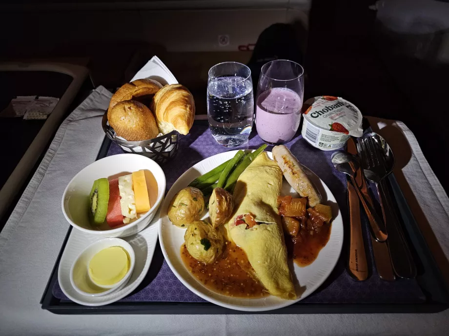 Desayuno en el vuelo MEL-BOM