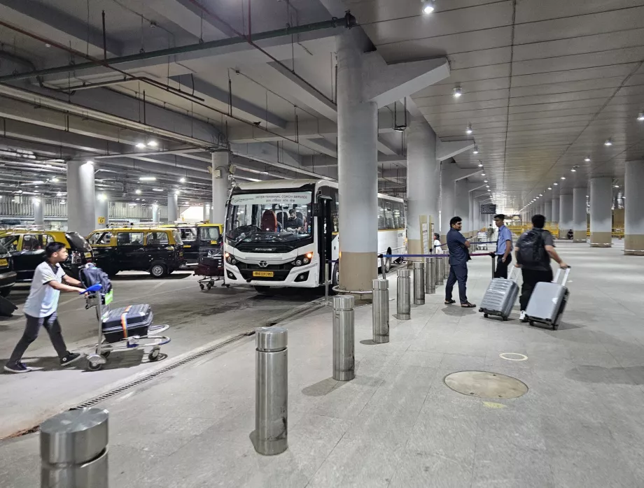 Parada del autobús lanzadera, Terminal 2