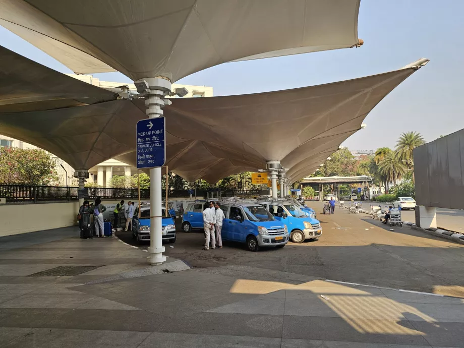 Taxi frente a la Terminal 1