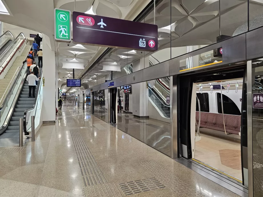 Estación de metro del aeropuerto de Doha