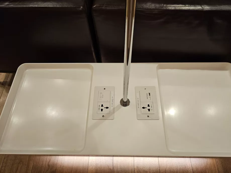 Enchufes y USB para cargar aparatos electrónicos