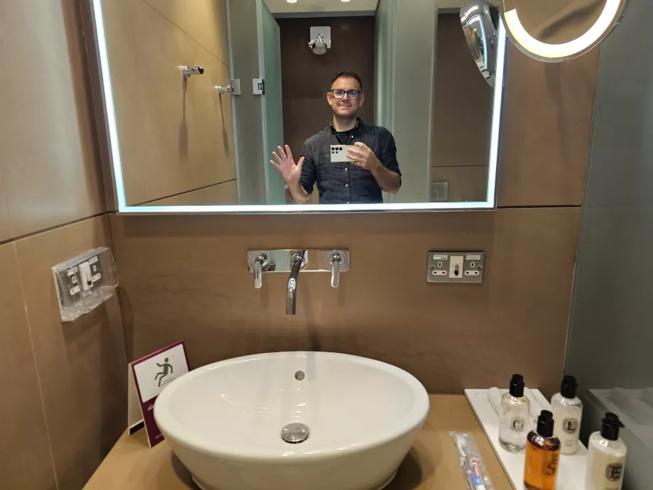 Christopher en la ducha