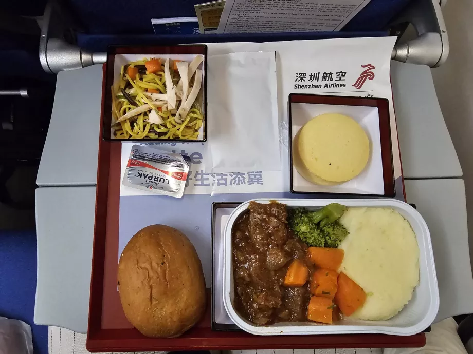 Comida principal en las líneas de larga distancia