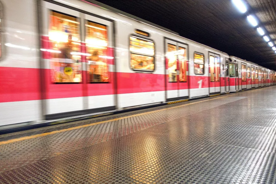 Metro de Milán