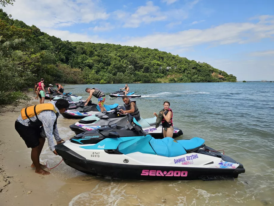 Parada durante el trayecto de Koh Samui a Pig Island