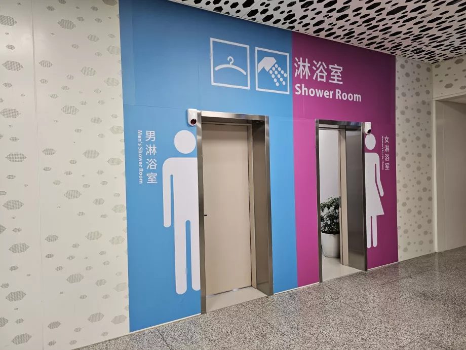 Duchas en la Terminal Internacional
