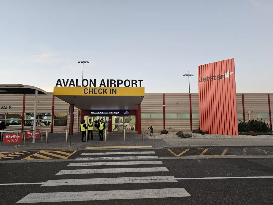 Terminal de salidas del aeropuerto de Avalon