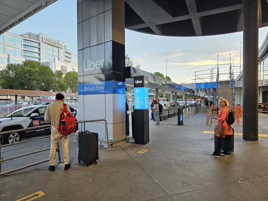 Uber fuera de la terminal internacional
