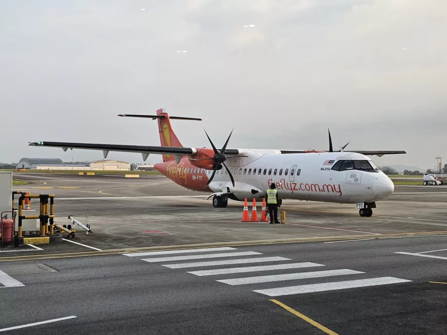 Firefly, ATR72 en el aeropuerto de Seletar