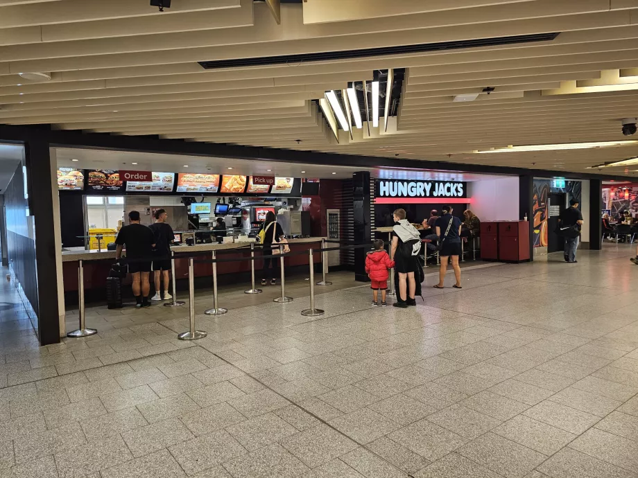 Patio de comidas, Zona de tránsito, Terminal 2