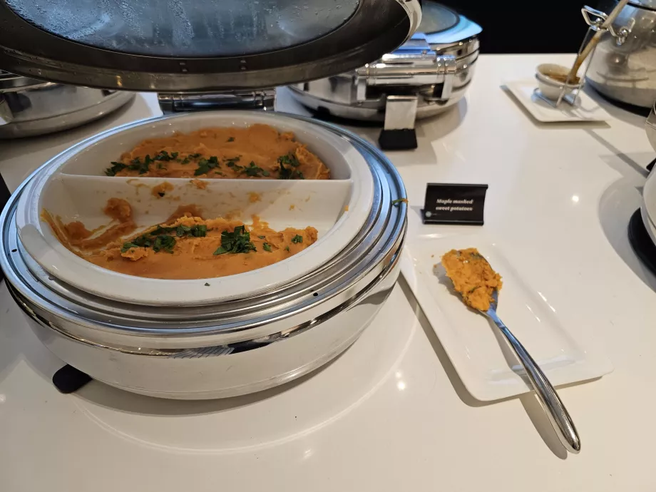 ANZ Lounge, comida caliente